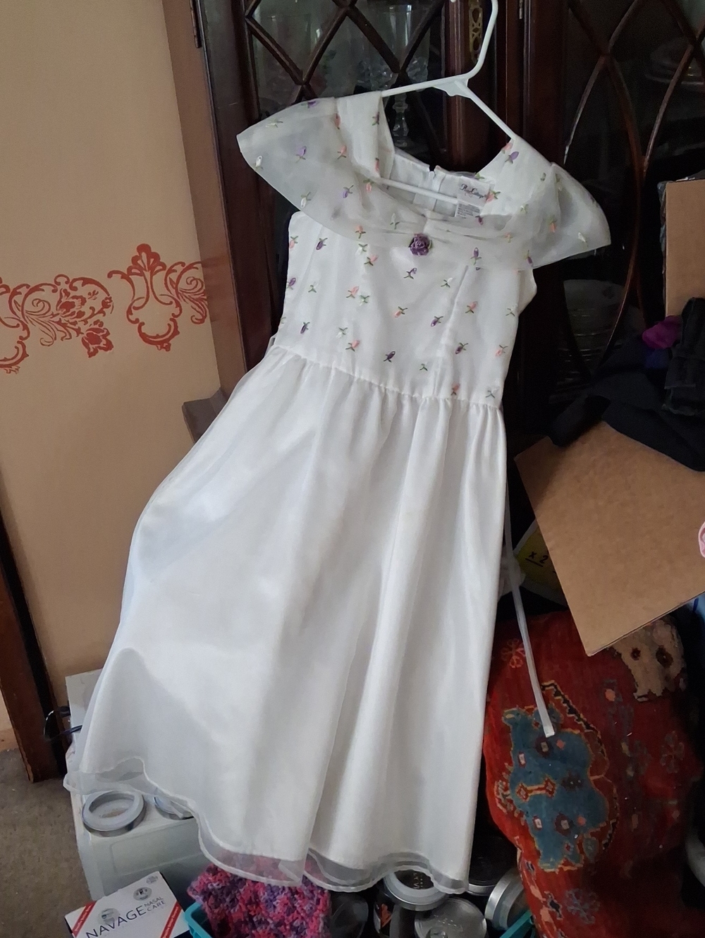 Ivory Girls' Formal Dress with Delicate Floral Embroidery